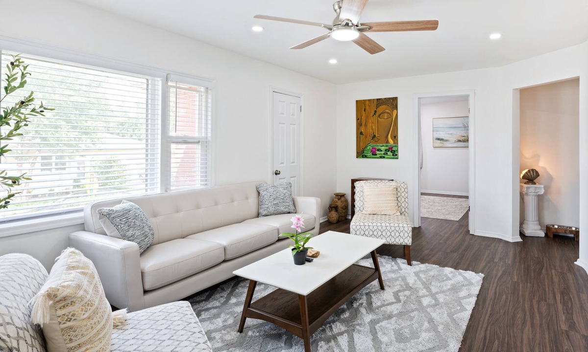 North Brunswick House | 1.5 mi to Rutgers University, RWJ, Saint Peter's, Pet Friendly, Laundry, Parking