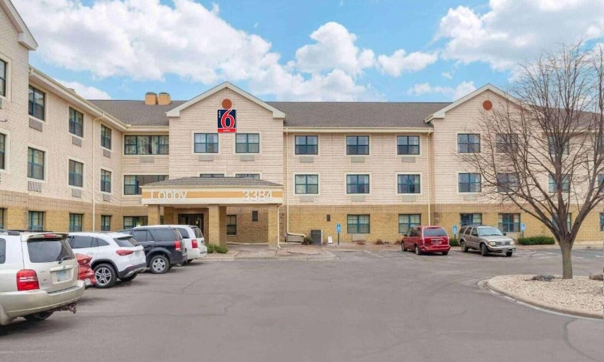 Eagan Apartment | 1 Queen Bed | ADA/RI Shower/Non-Smoking/Kitchen