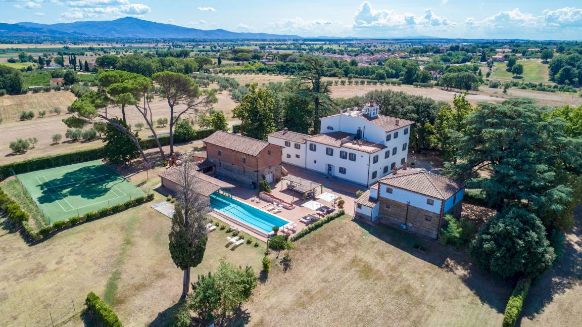 Monte San Savino Villa | 1000 m² Villa ∙ 12 bedrooms ∙ 24 guests