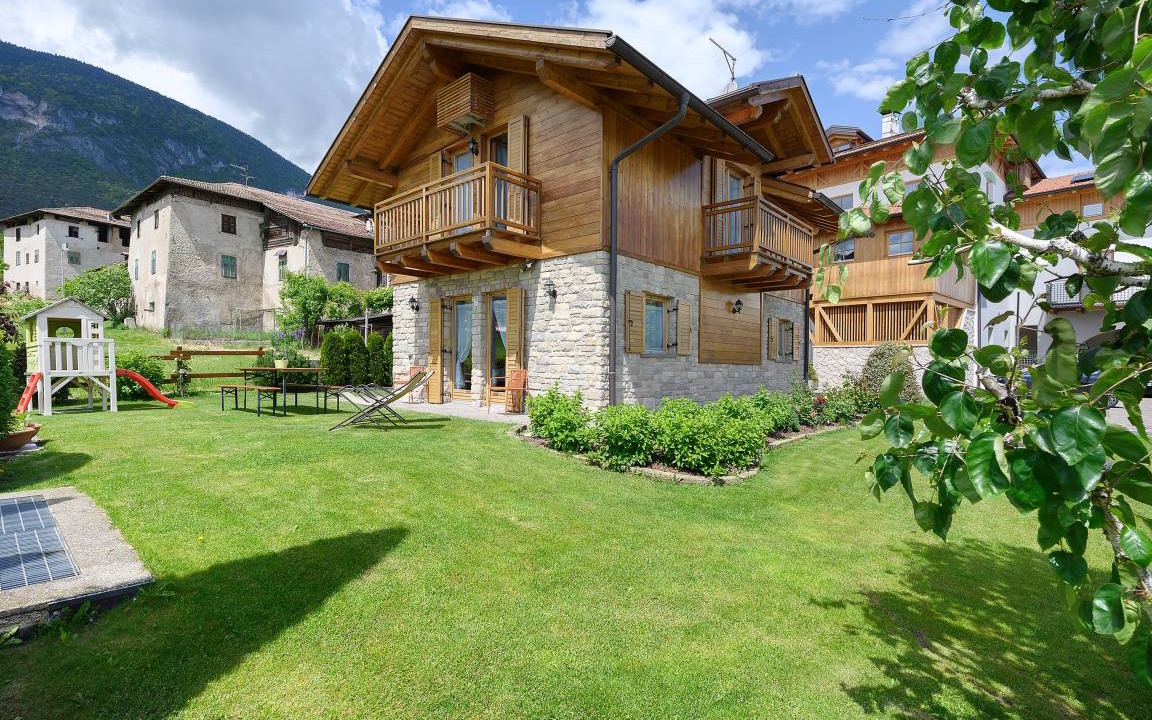 Flavon Ski Chalet | 120 m² Chalet ∙ 2 bedrooms ∙ 6 guests