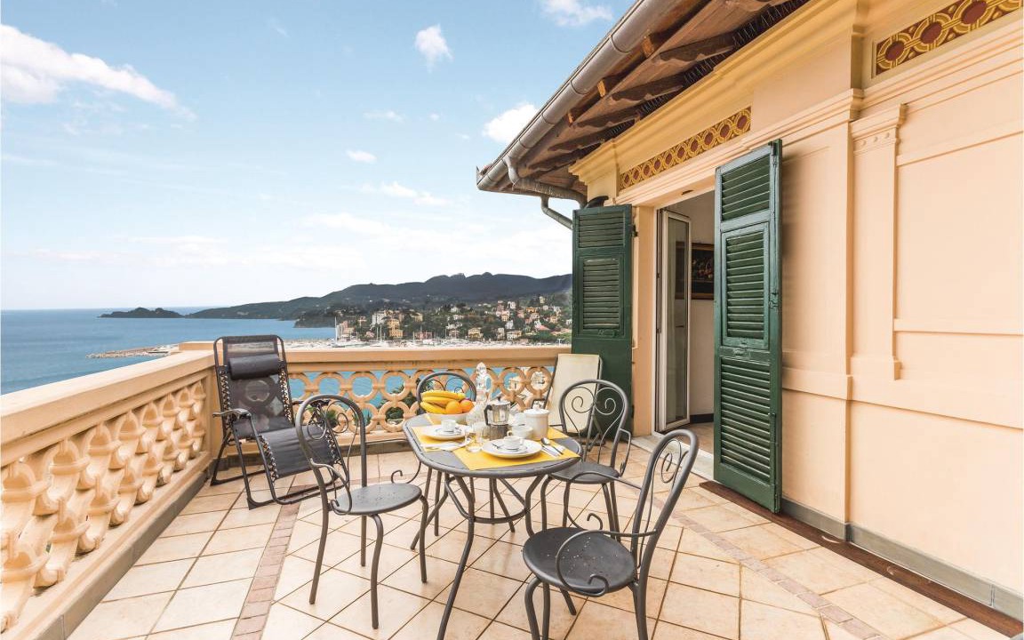 Rapallo Apartment | 130 m² Apartment ∙ 2 bedrooms ∙ 6 guests