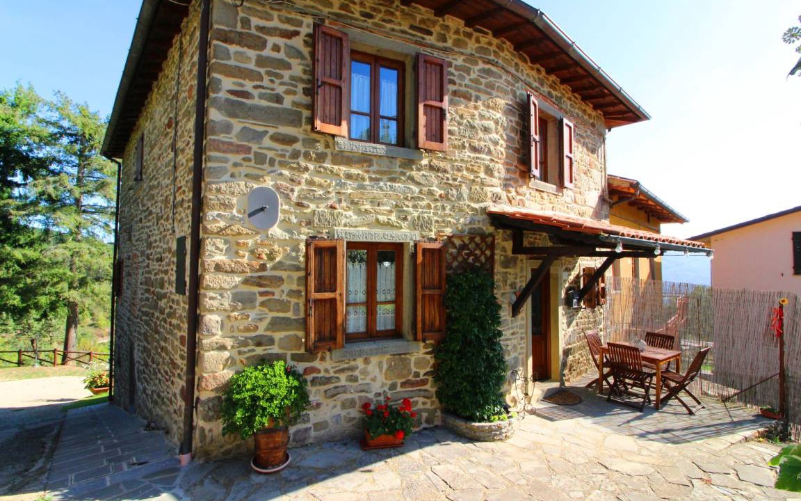 Castel Focognano Villa | 140 m² Villa ∙ 4 bedrooms ∙ 8 guests