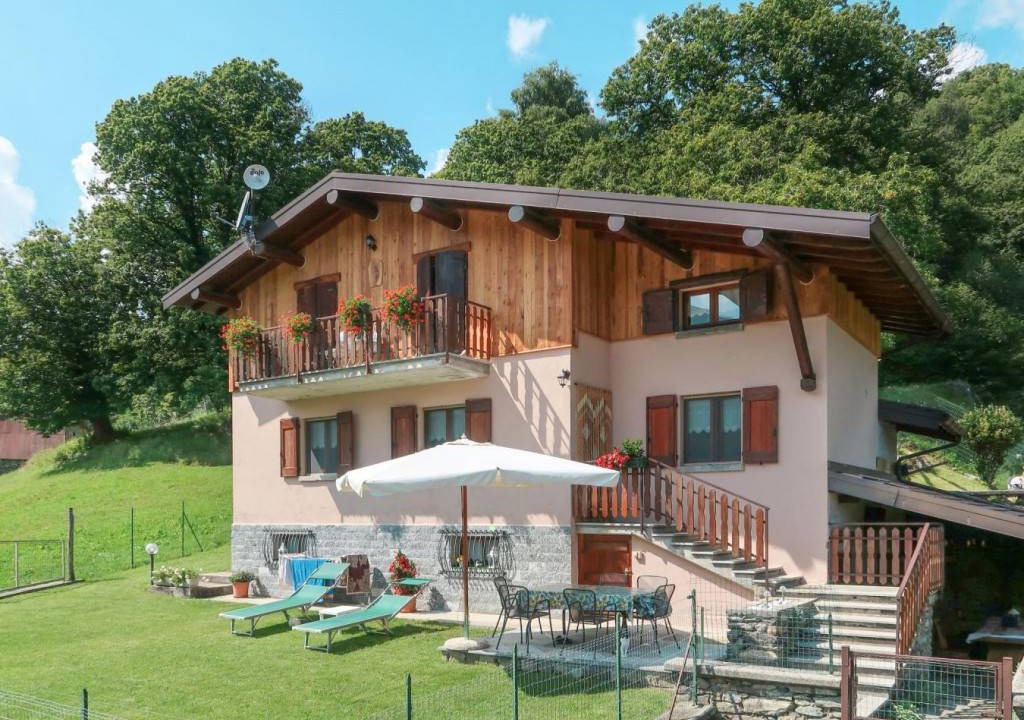 Garzeno Apartment | 150 m² Apartment ∙ 3 bedrooms ∙ 6 guests
