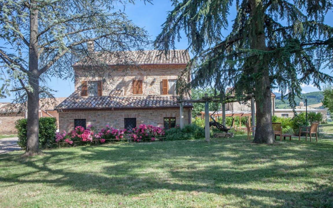 Falerone House | 170 m² House ∙ 6 bedrooms ∙ 16 guests