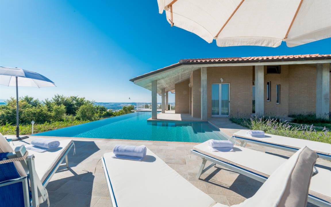 Montelupone Villa | 180 m² Villa ∙ 4 bedrooms ∙ 10 guests