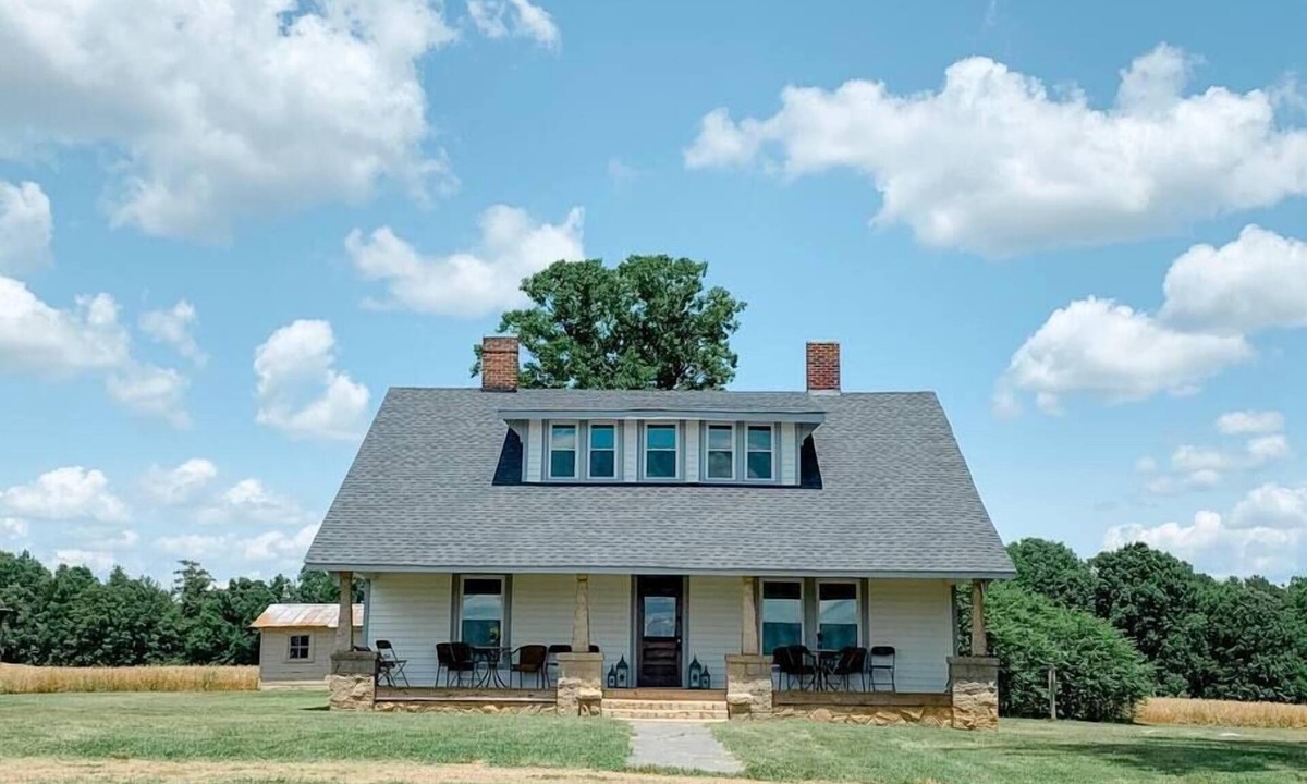 Southmont House | 1901 Farmhouse peaceful nature experience