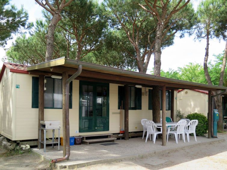 Lido degli Scacchi Apartment | 2 bedroom Apartment, sleeps 5 in Lido di Pomposa-Lido degli Scacchi with Air Con and WiFi