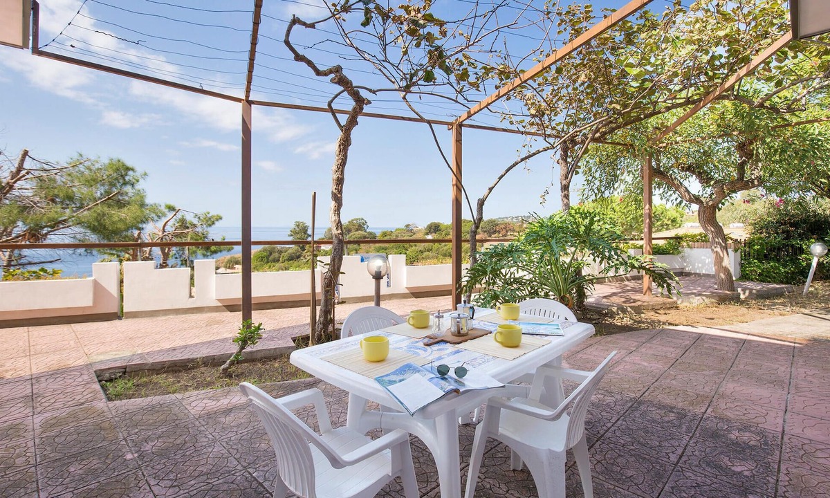 Joppolo House | 2 bedroom pet friendly home in Joppolo