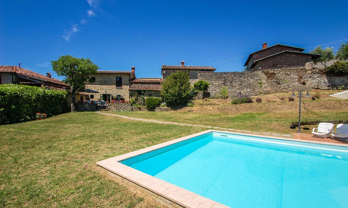 Villa Collemandina House | 2 houses with each own pool 60 kms northern Lucca for up to 18 persons