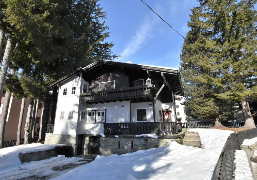 Madesimo Ski Chalet | 200 m² Chalet ∙ 4 bedrooms ∙ 9 guests