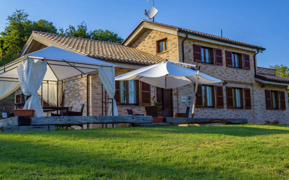 Falerone Villa | 209 m² Villa ∙ 5 bedrooms ∙ 12 guests