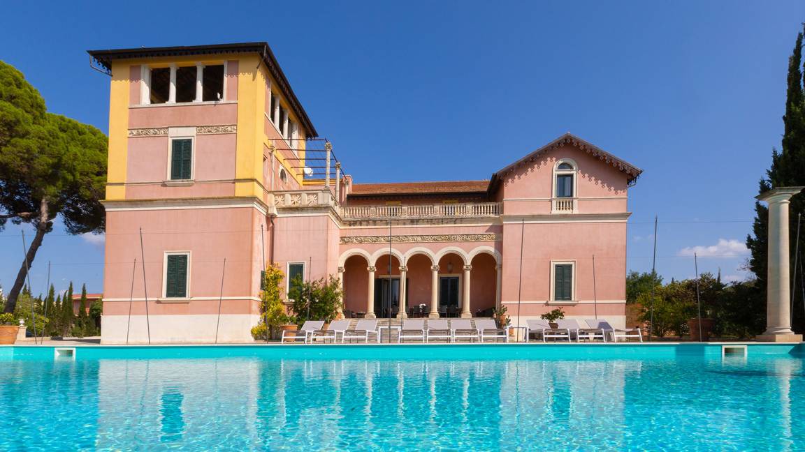 Casarano Villa | 2100 m² Villa ∙ 9 bedrooms ∙ 20 guests