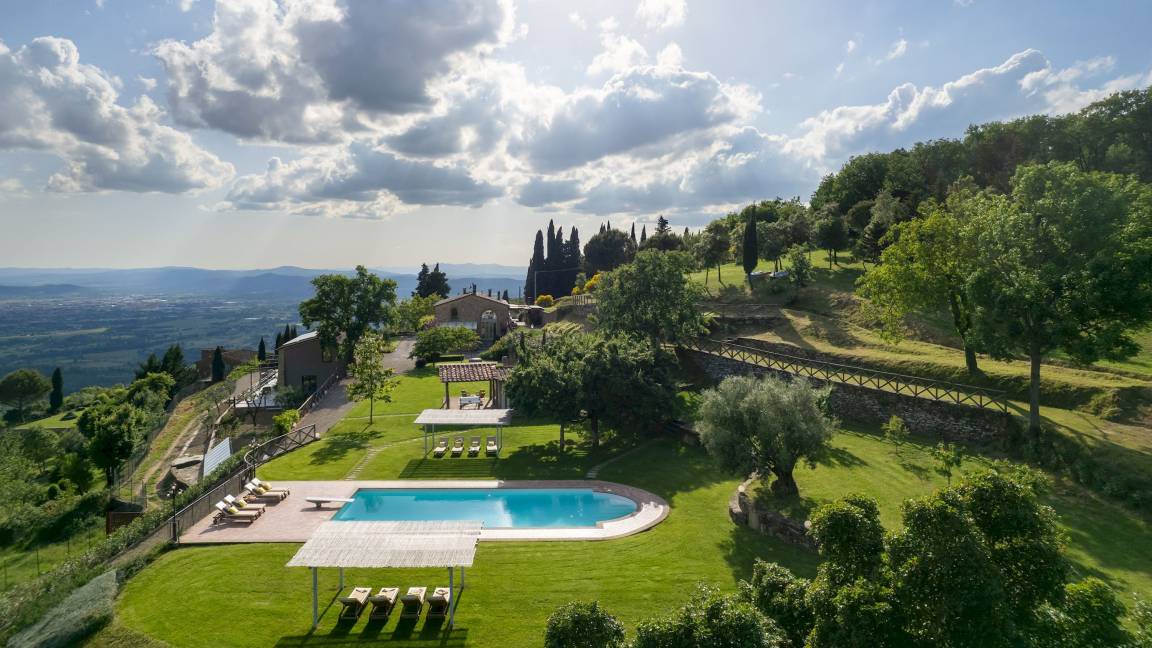 Arezzo Villa | 235 m² Villa ∙ 6 bedrooms ∙ 12 guests