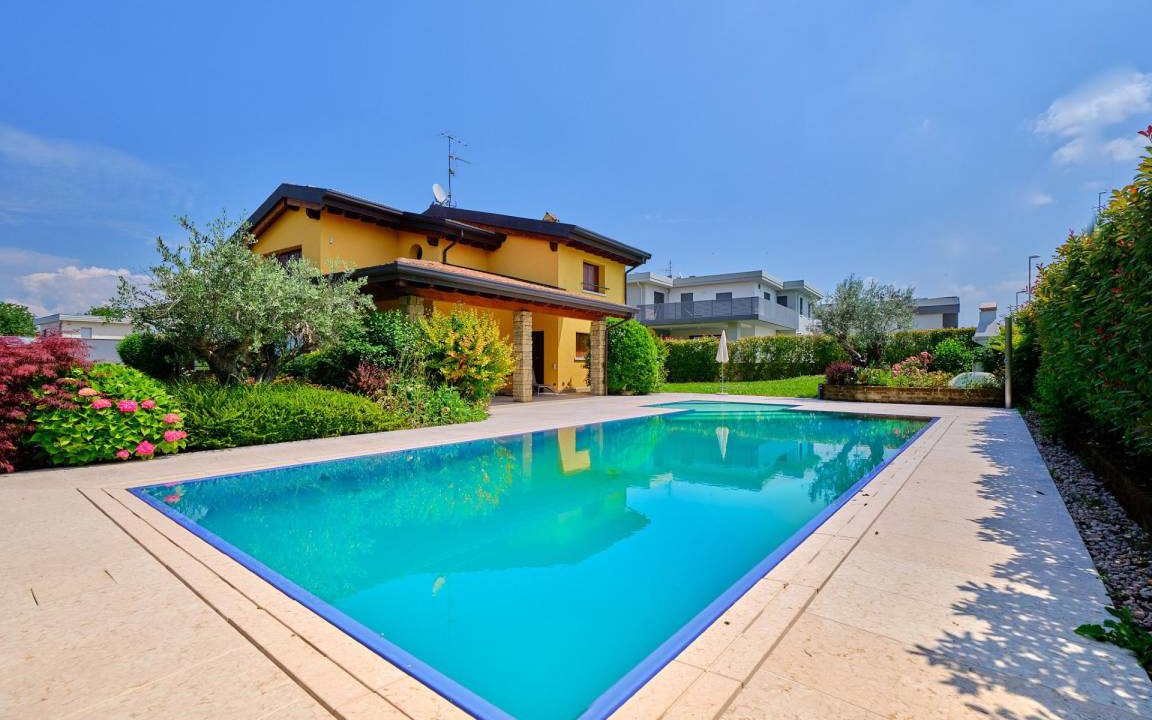 Salionze Villa | 240 m² Villa ∙ 3 bedrooms ∙ 8 guests