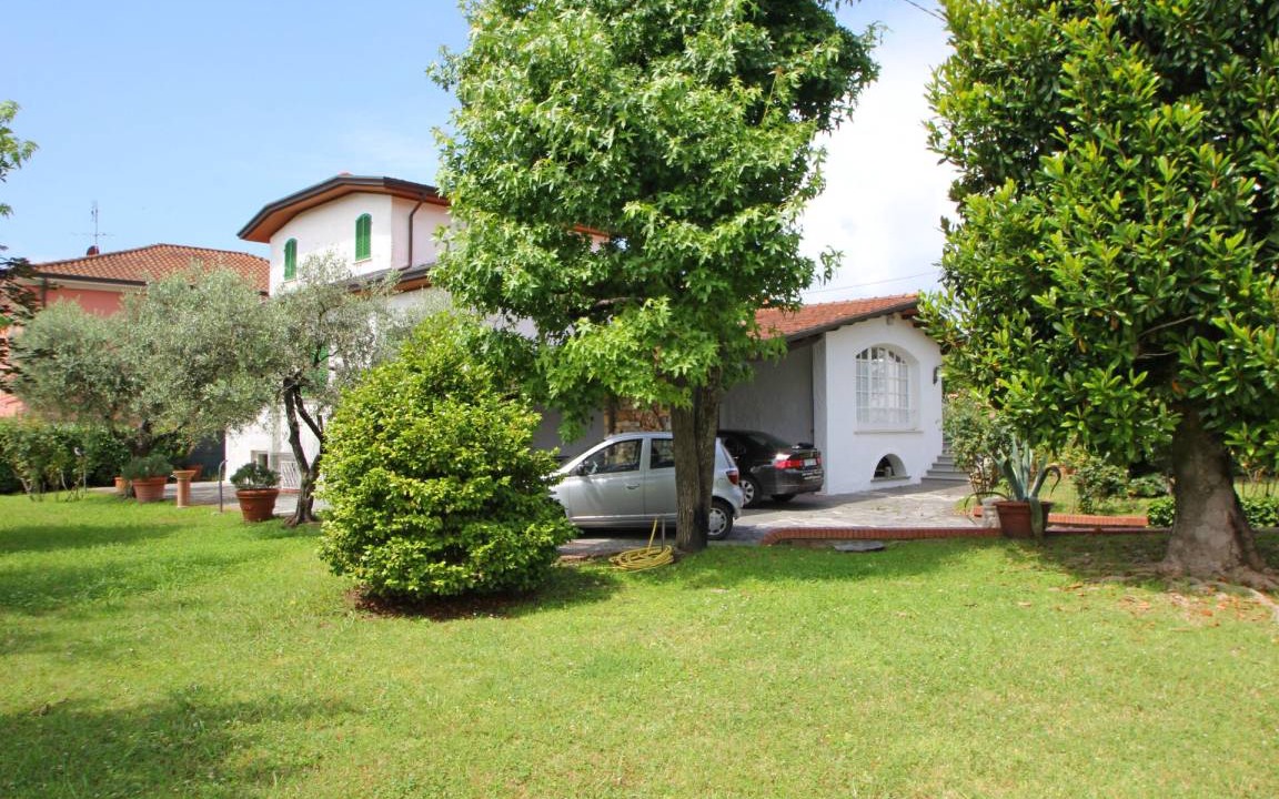 Castelnuovo Magra Villa | 250 m² Villa ∙ 4 bedrooms ∙ 8 guests