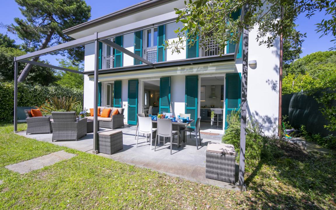 Ronchi Resort | 250 m² Luxury rental ∙ 5 bedrooms ∙ 10 guests