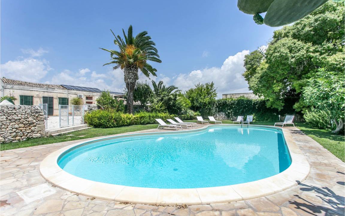 Rosolini House | 250 m² Maisonette ∙ 6 bedrooms ∙ 15 guests