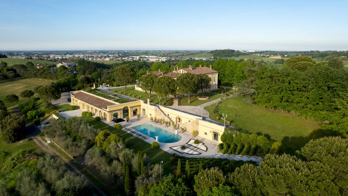 Bertinoro Villa | 2500 m² Villa ∙ 12 bedrooms ∙ 24 guests