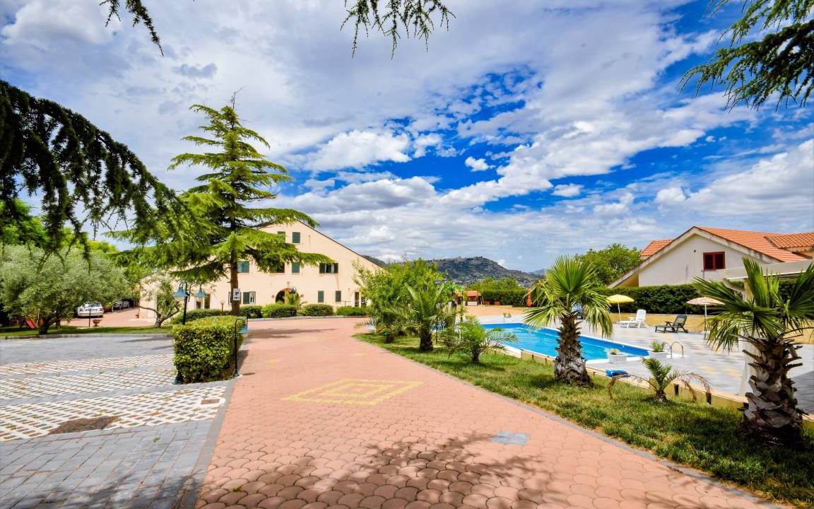 Pergusa House | 260 m² House ∙ 6 bedrooms ∙ 14 guests