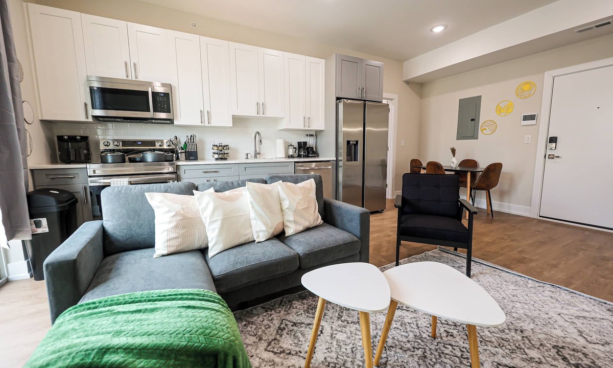 Mantua Apartment | 2Bed/2Bath King Bed+Central+W/D+WIFI.
