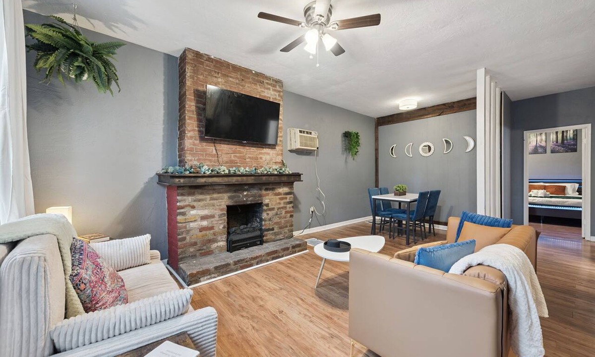 Bloomfield Apartment | 2BR 1Bath 4 Beds Entire Apartment in Bloomfield