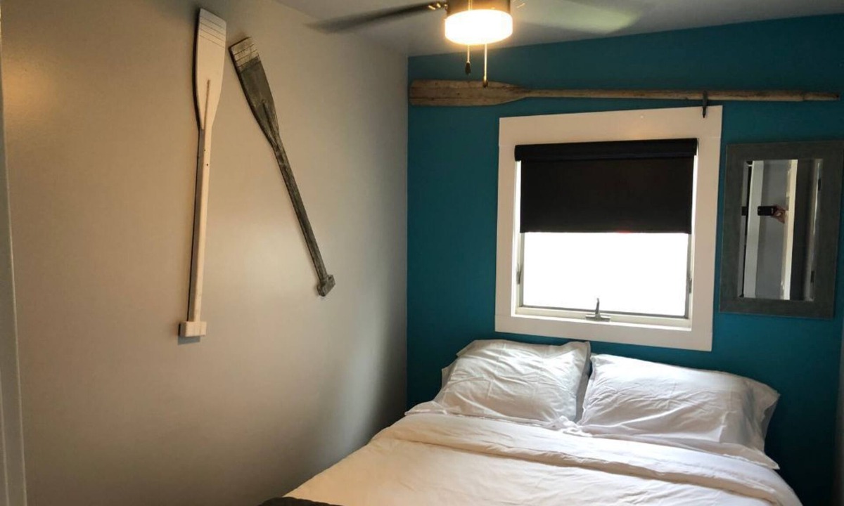 Monticello House | 2BR Room at Alexander’s Landing. Walk to Indiana Beach + Pool Access