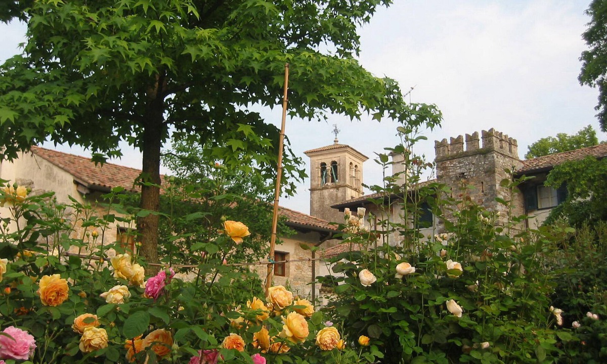 Strassoldo House | 3. Idyllic home with archways and garden, in castle near beach, 1 hr from Venice