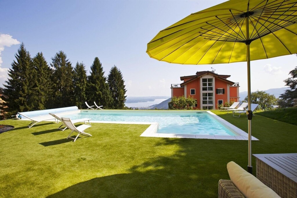 Comero Apartment | 3-room corner apartment in a prestigious villa from 1850 with solar-heated pool