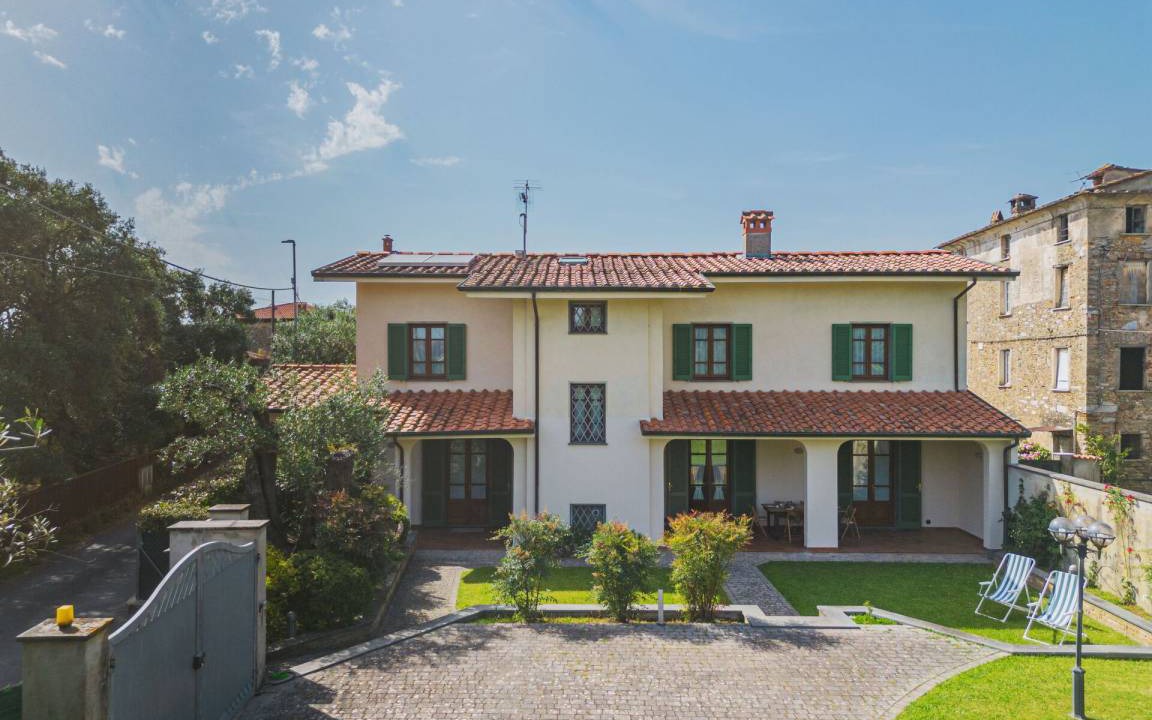 Querceta Other | 300 m² Accommodation ∙ 4 bedrooms ∙ 10 guests