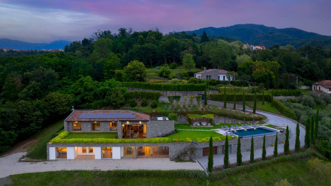 Bagnone Villa | 300 m² Villa ∙ 5 bedrooms ∙ 10 guests