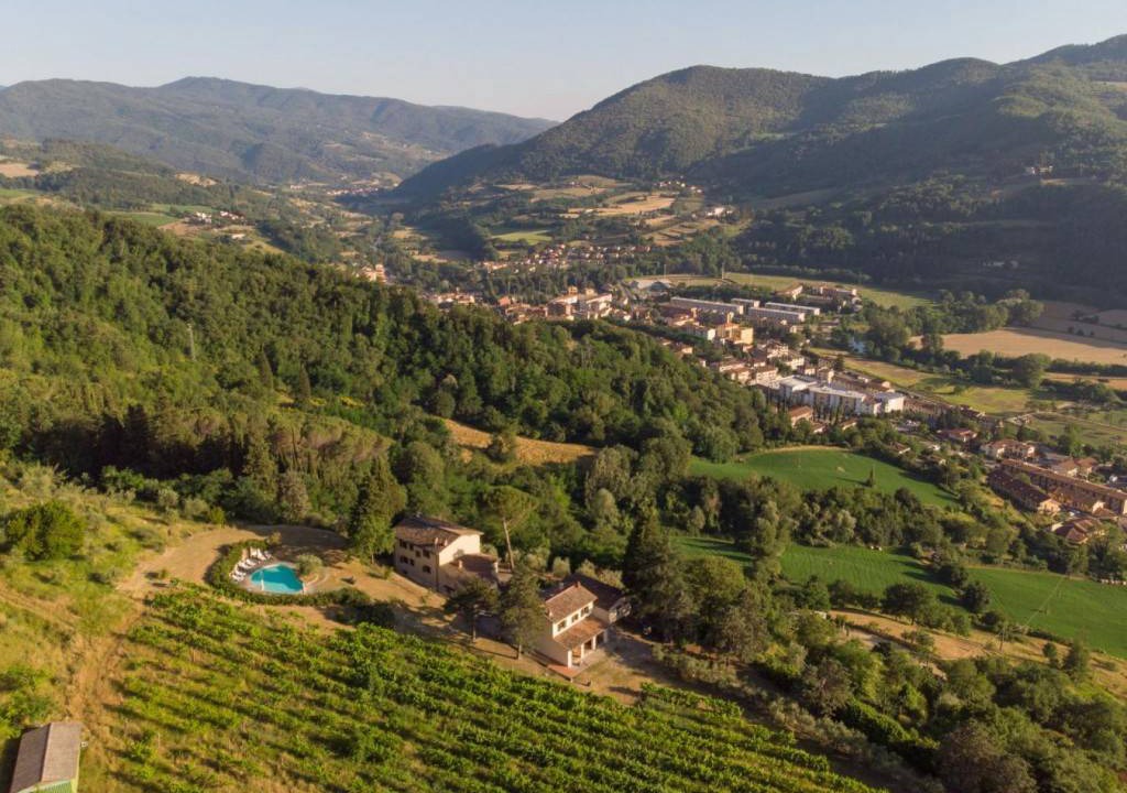 Dicomano House | 305 m² Farmhouse ∙ 5 bedrooms ∙ 12 guests