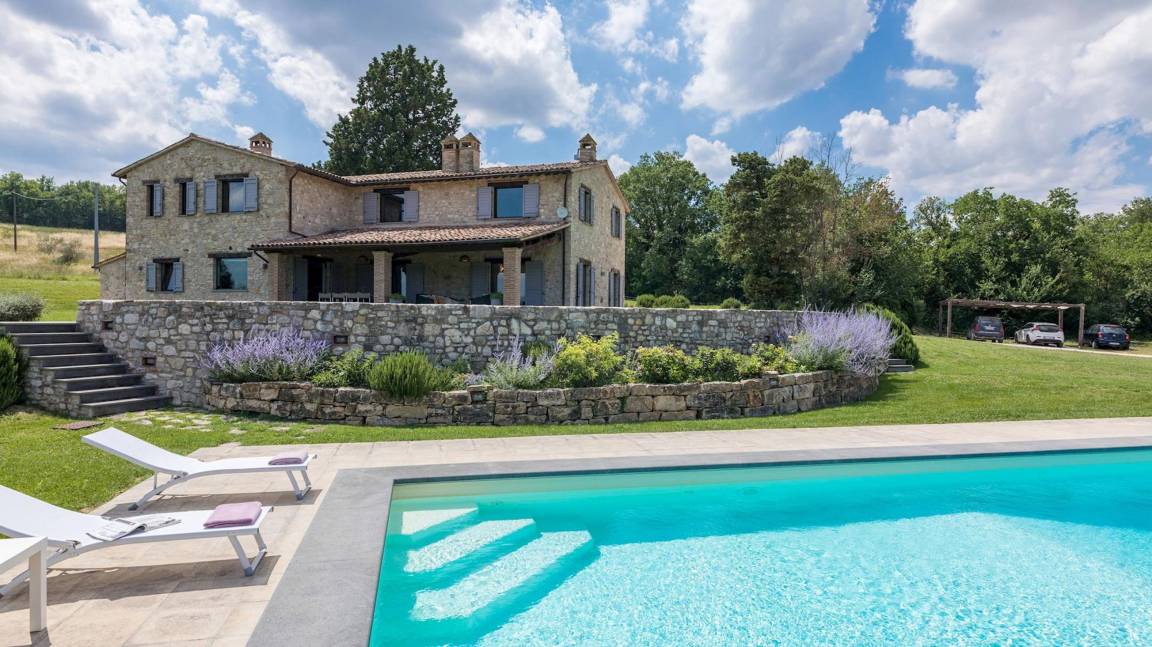 Todi Villa | 310 m² Villa ∙ 6 bedrooms ∙ 12 guests