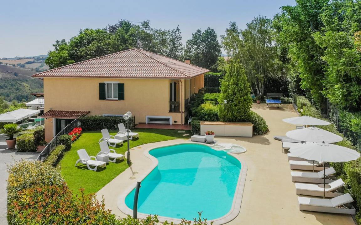 Mogliano Villa | 315 m² Villa ∙ 6 bedrooms ∙ 15 guests