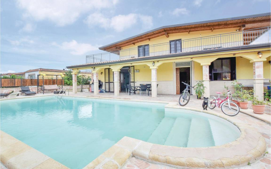 Mondragone House | 320 m² House ∙ 5 bedrooms ∙ 9 guests