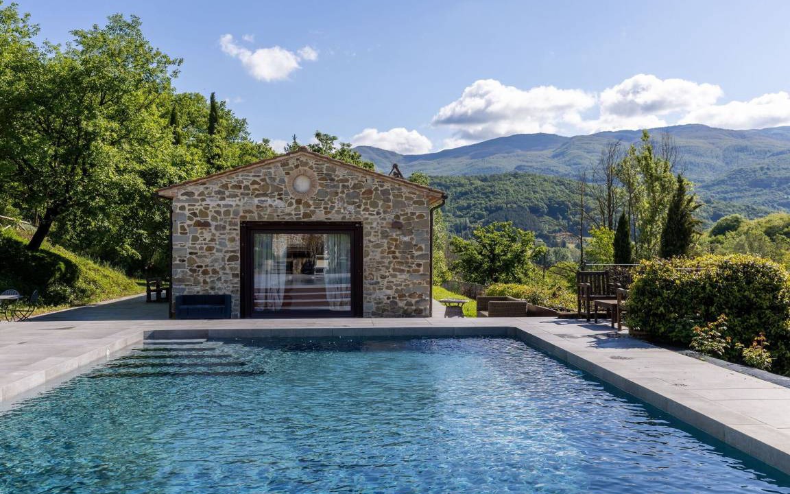 Castel Focognano Villa | 320 m² Villa ∙ 8 bedrooms ∙ 20 guests