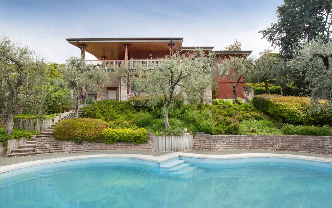 Torri del Benaco Villa | 330 m² Villa ∙ 4 bedrooms ∙ 8 guests