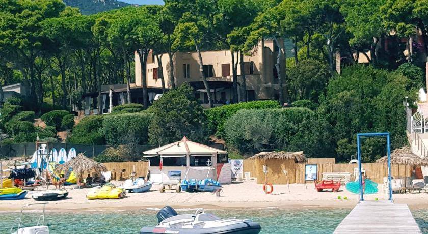 Santa Margherita di Pula Villa | 350 m² Villa ∙ 5 bedrooms ∙ 10 guests