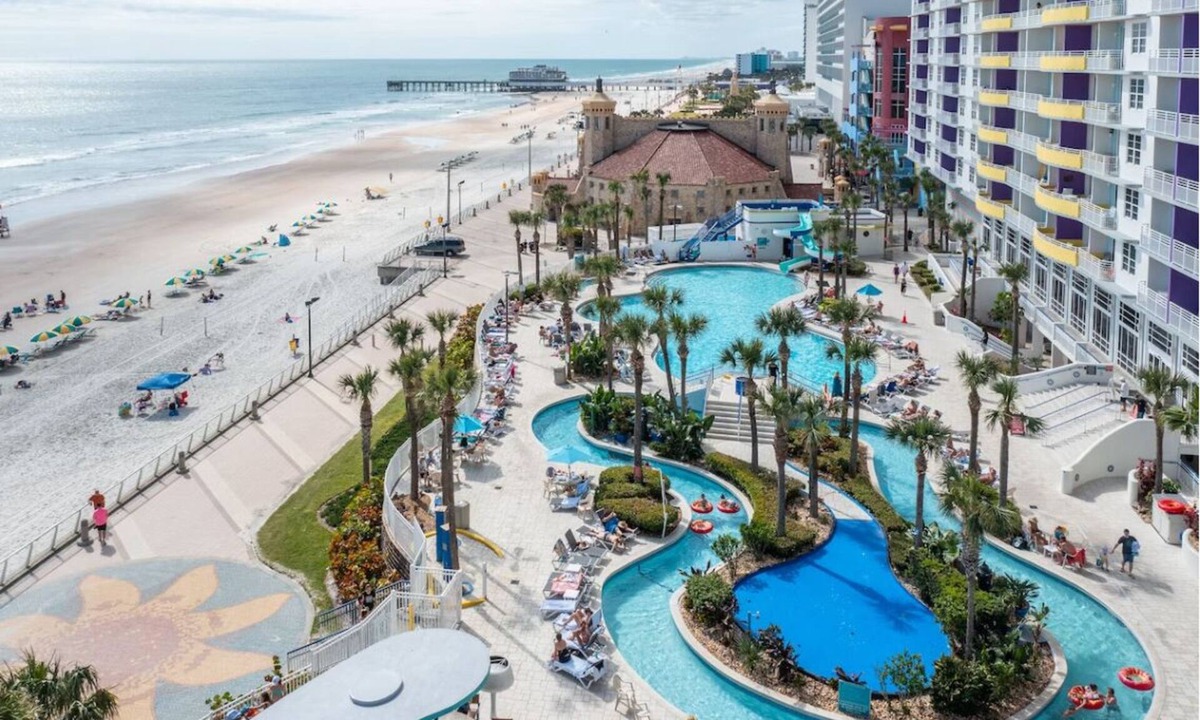 Seabreeze Historic District Resort | 3BD/Daytona - Beach, Pools, Lazy River, Bar, Slides