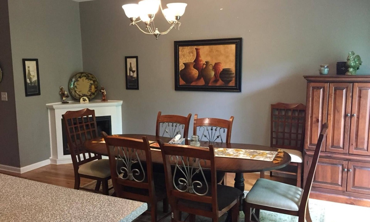 Fry's Spring House | 4 BR Cozy Home near UVA, Downtown & Wineries
