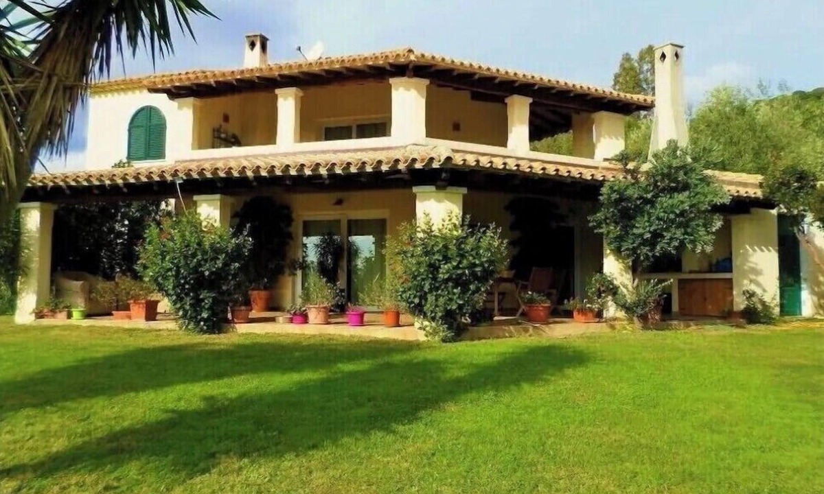 Chia Villa | 4 rooms. 2 km from the beaches of chia. rifinitissima. equipped. max privacy