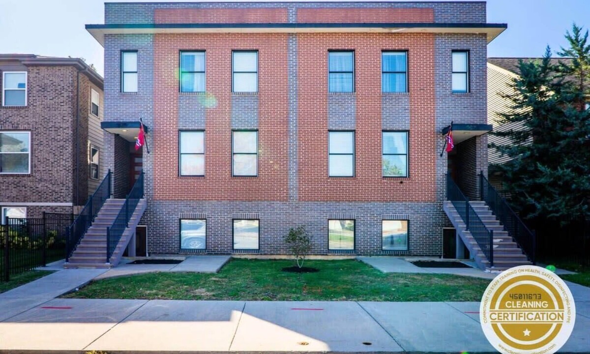 Central West End House | 4-Unit Building Sleeping for 34 ABODEbucks
