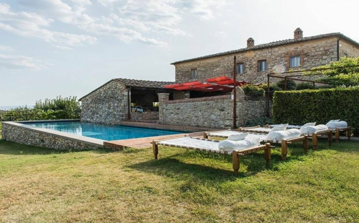 San Giovanni A Cerreto Villa | 4000 m² Villa ∙ 8 bedrooms ∙ 14 guests