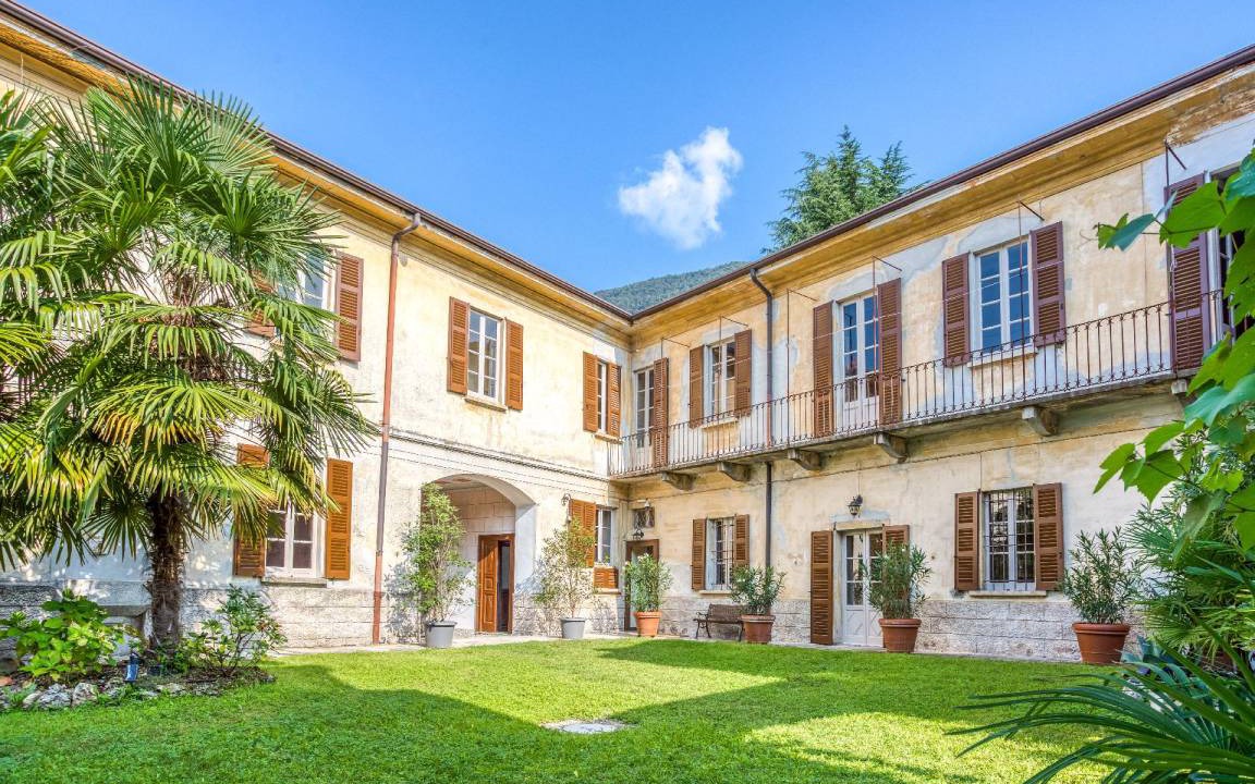 Cittiglio House | 450 m² House ∙ 8 bedrooms ∙ 15 guests