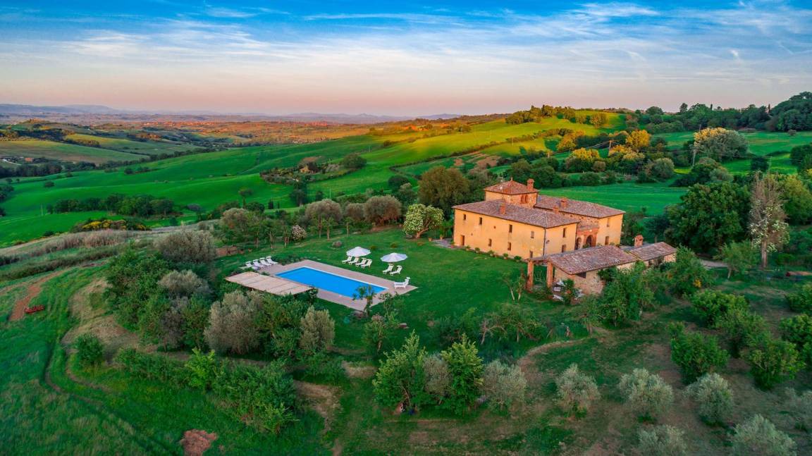 Montefollonico Villa | 600 m² Villa ∙ 8 bedrooms ∙ 16 guests