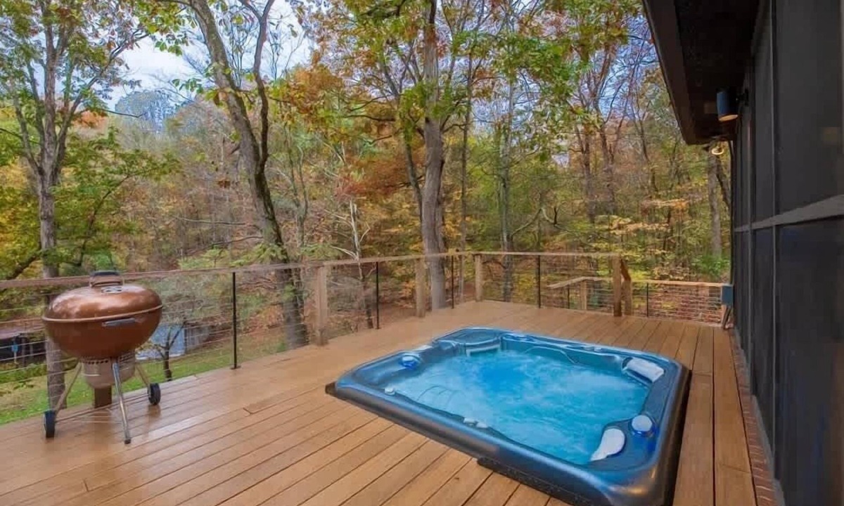Joelton House | 65Acres HotTub, Sauna, Cold Plunge, Fishing + Golf
