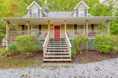 Franklin House | 7 Mi to Franklin: Peaceful Home w/Deck & Yard!