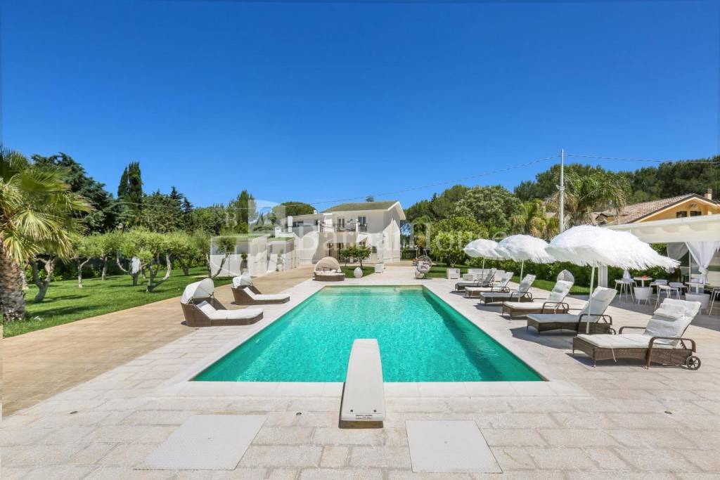 Oria House | 700 m² House ∙ 5 bedrooms ∙ 10 guests