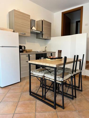 Albese con Cassano Apartment | 85 mjka house free parking COMO