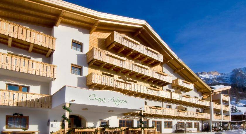 San Cassiano Apartment | 90 m² Serviced apartment ∙ 4 bedrooms ∙ 8 guests