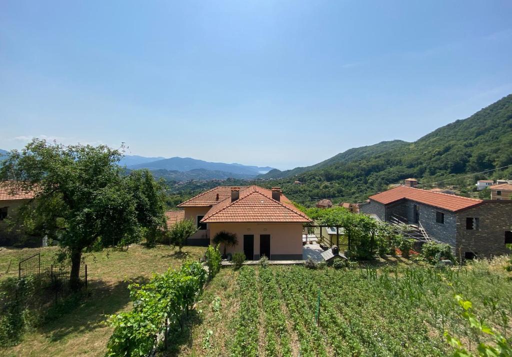 San Colombano Certenoli House | A cà du Baciccia